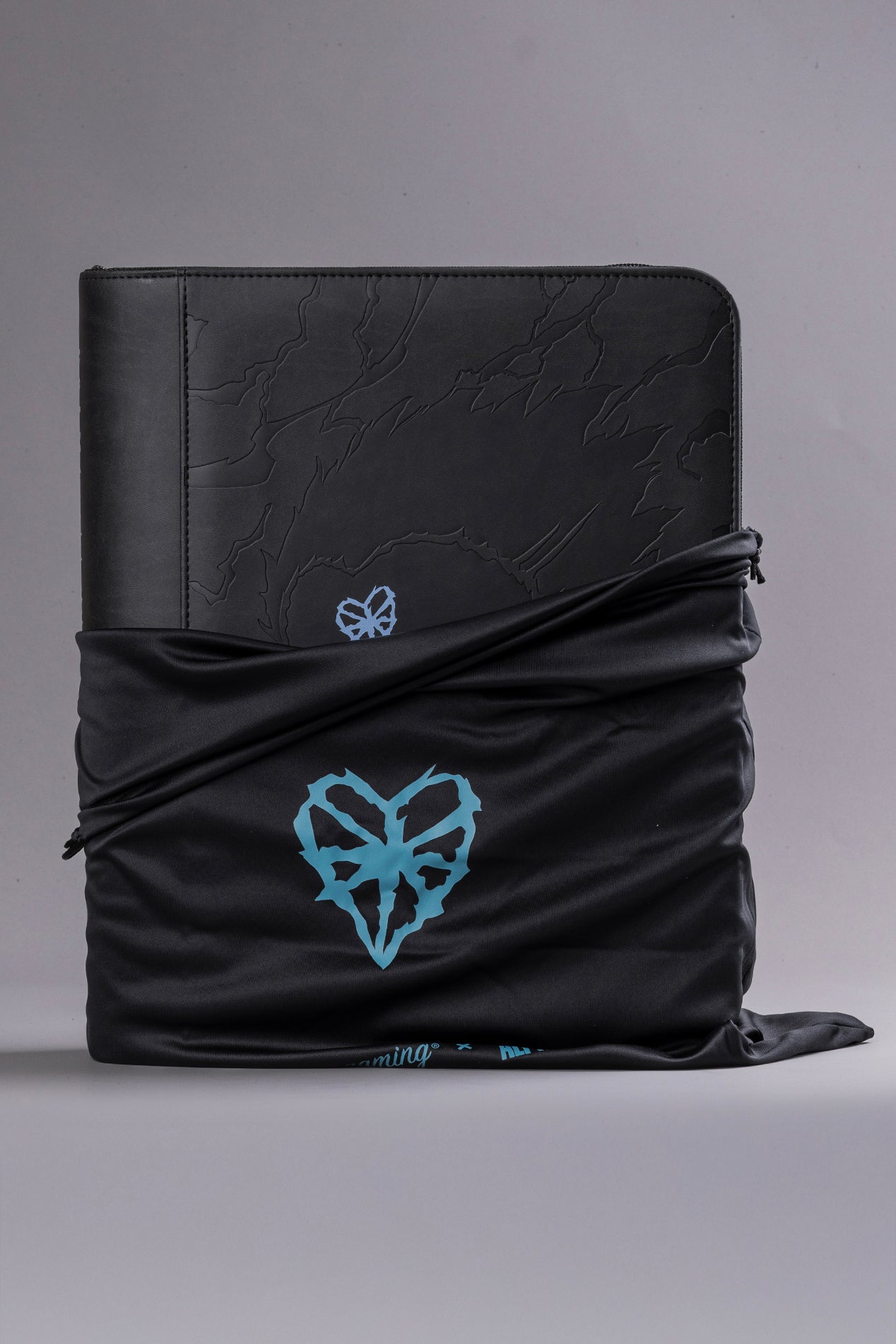 Limited Edition MEGA Capacity 9 Pocket Zip Binder - POG X Alpha Wolf