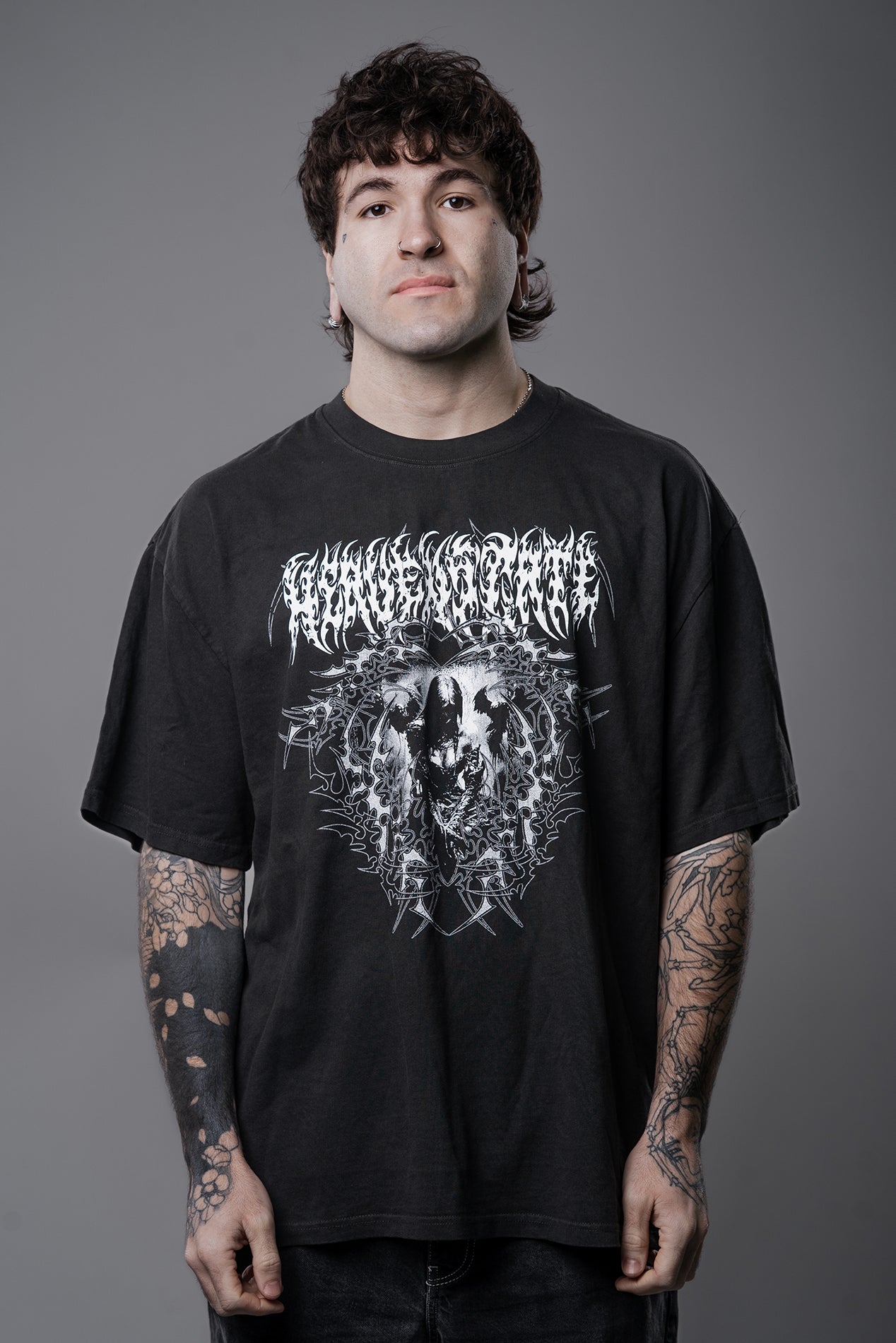 Loveless - Tee