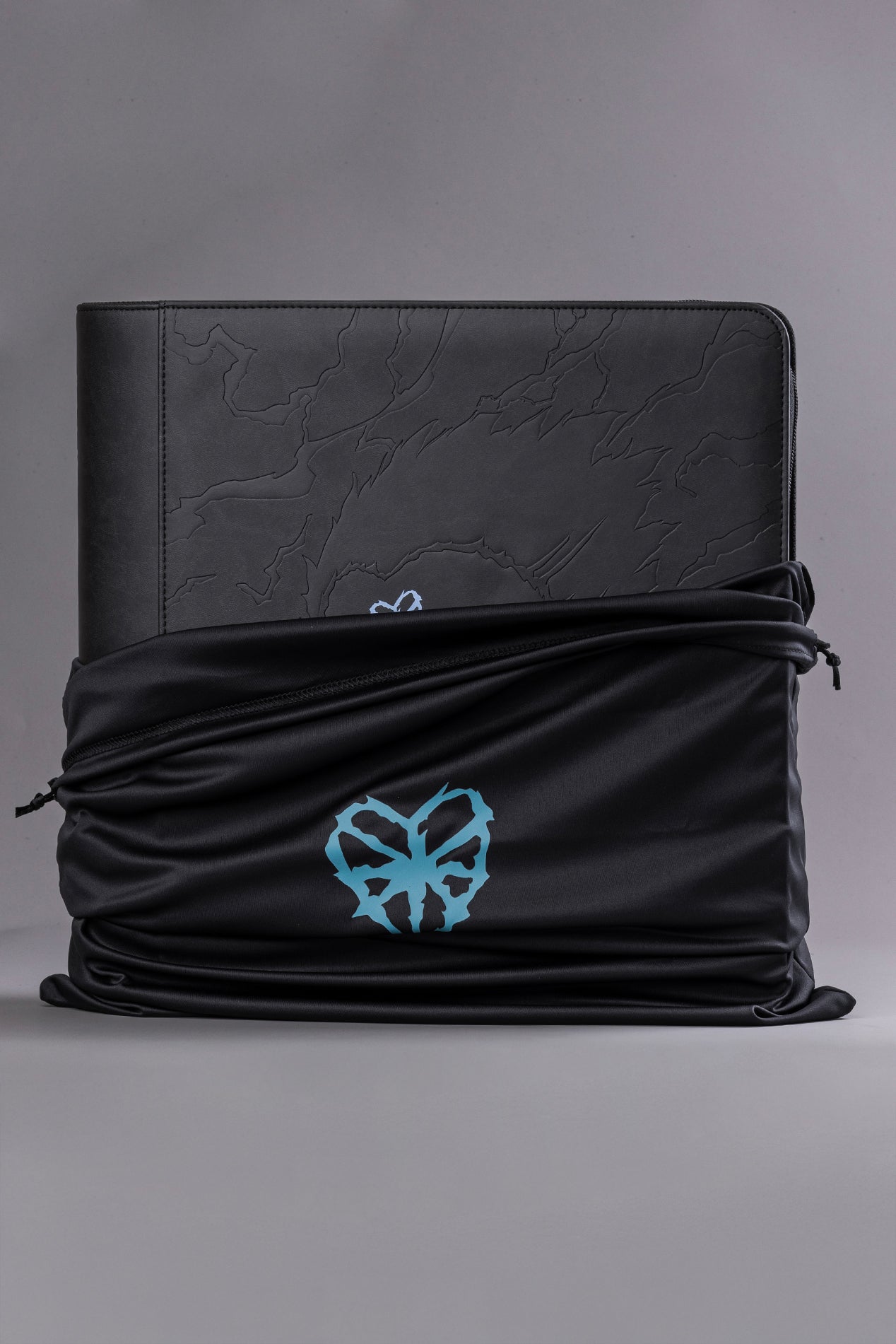 Limited Edition MEGA Capacity 12 Pocket Zip Binder - POG X Alpha Wolf