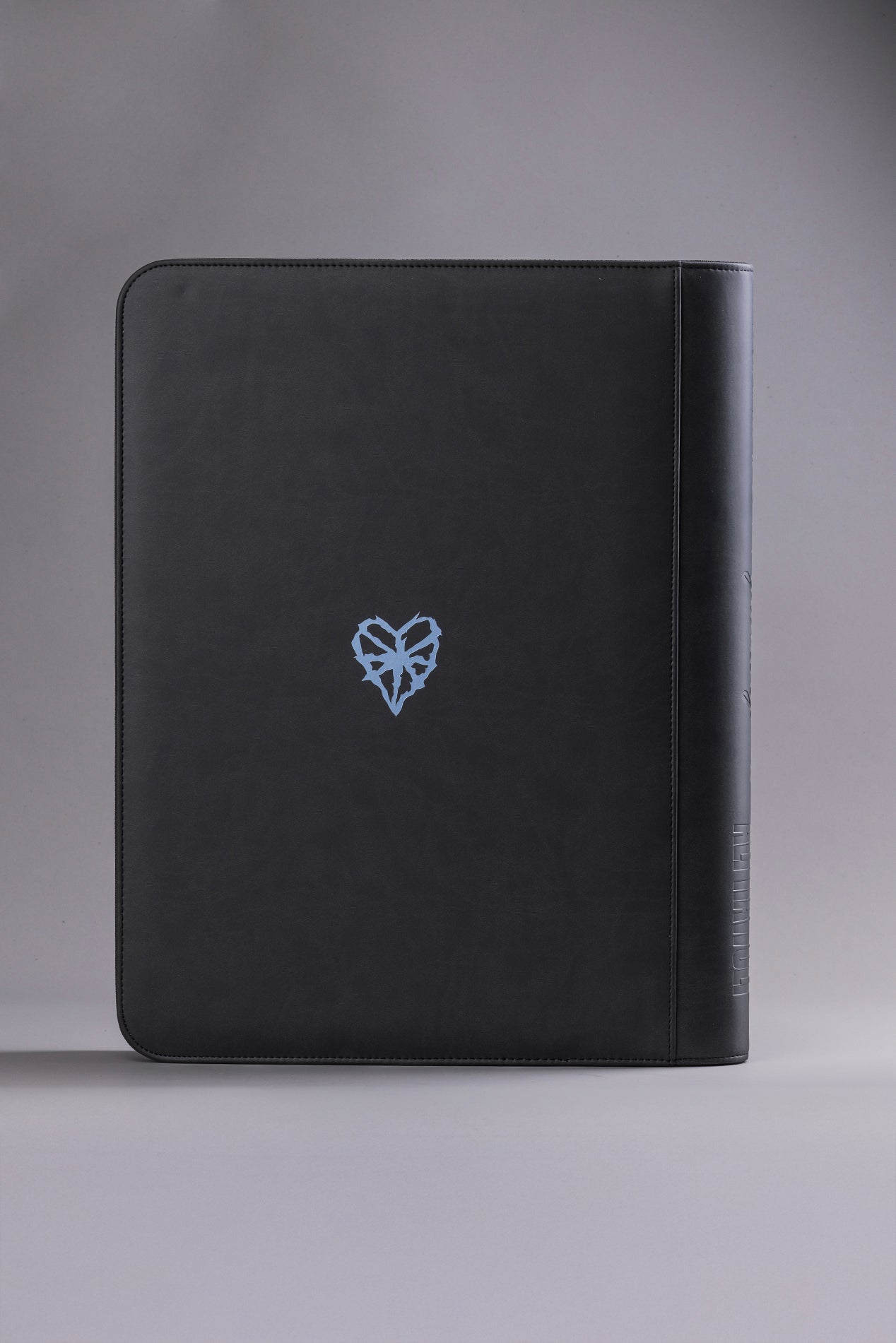 Limited Edition MEGA Capacity 16 Pocket Zip Binder - POG X Alpha Wolf